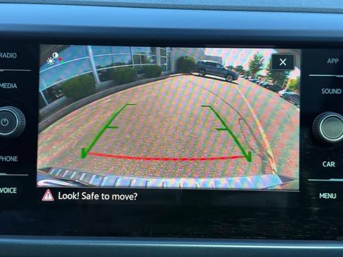 Certified 2023 Volkswagen Taos SE w/ Panoramic Sunroof Package AWD/4WD image 19