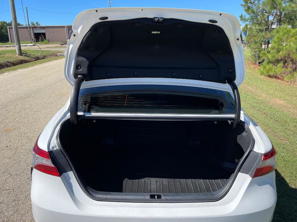 Used 2020 Toyota Camry SE FWD image 14