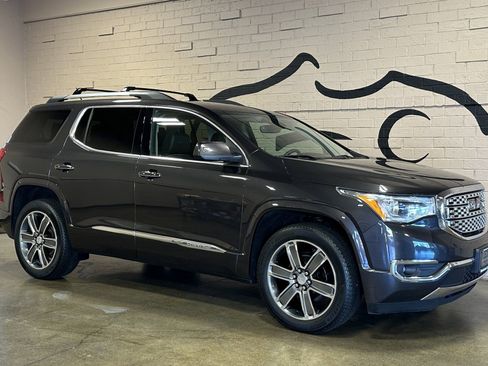 Used 2017 GMC Acadia Denali w/ Technology Package image 2