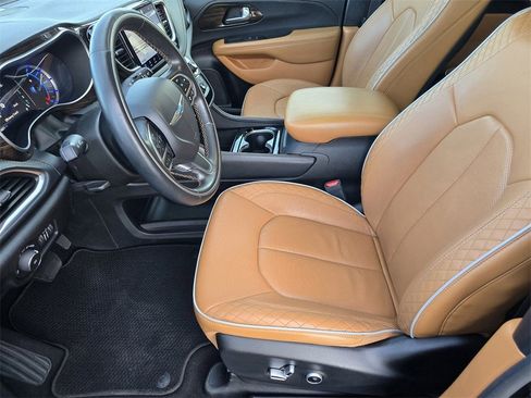 Used 2021 Chrysler Pacifica Pinnacle image 12