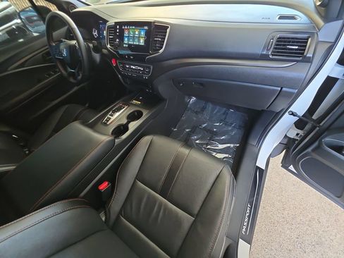 Used 2025 Honda Passport TrailSport image 30