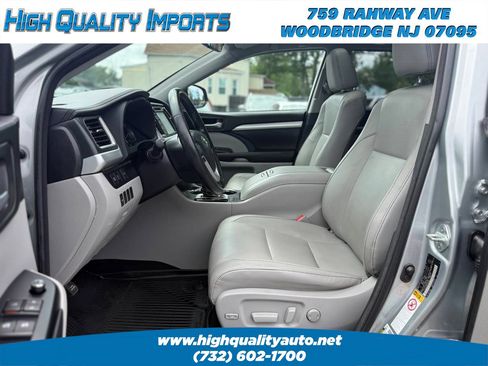 Used 2018 Toyota Highlander XLE AWD/4WD image 13