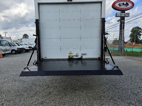 Used 2022 Ford E-450 and Econoline 450 Super Duty w/ Power Windows & Locks Group RWD image 11