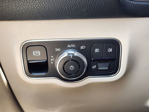 New 2025 Mercedes-Benz GLB 250 4MATIC image 21