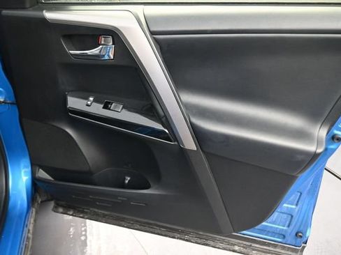 Used 2018 Toyota RAV4 Limited AWD/4WD image 13