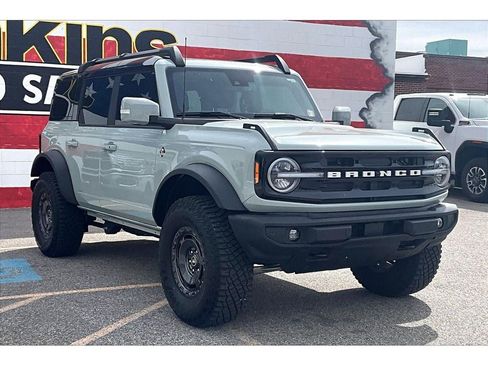 Used 2024 Ford Bronco Outer Banks image 12