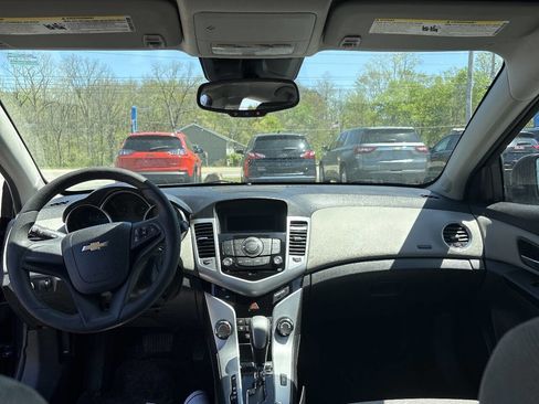 Used 2015 Chevrolet Cruze LS FWD image 11