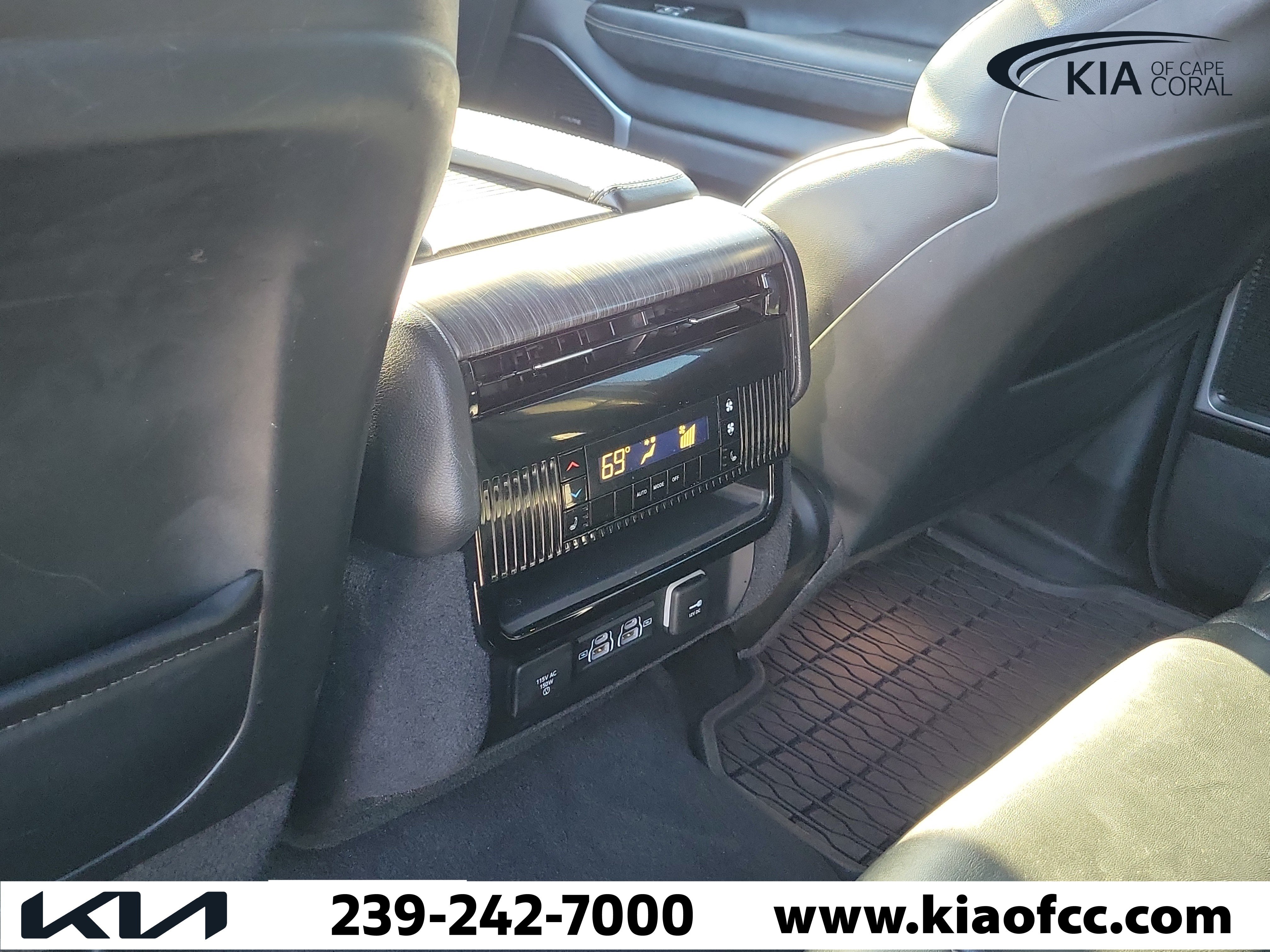 Used 2024 Jeep Wagoneer L Series III w/ Flexible Seating Group AWD/4WD image 14