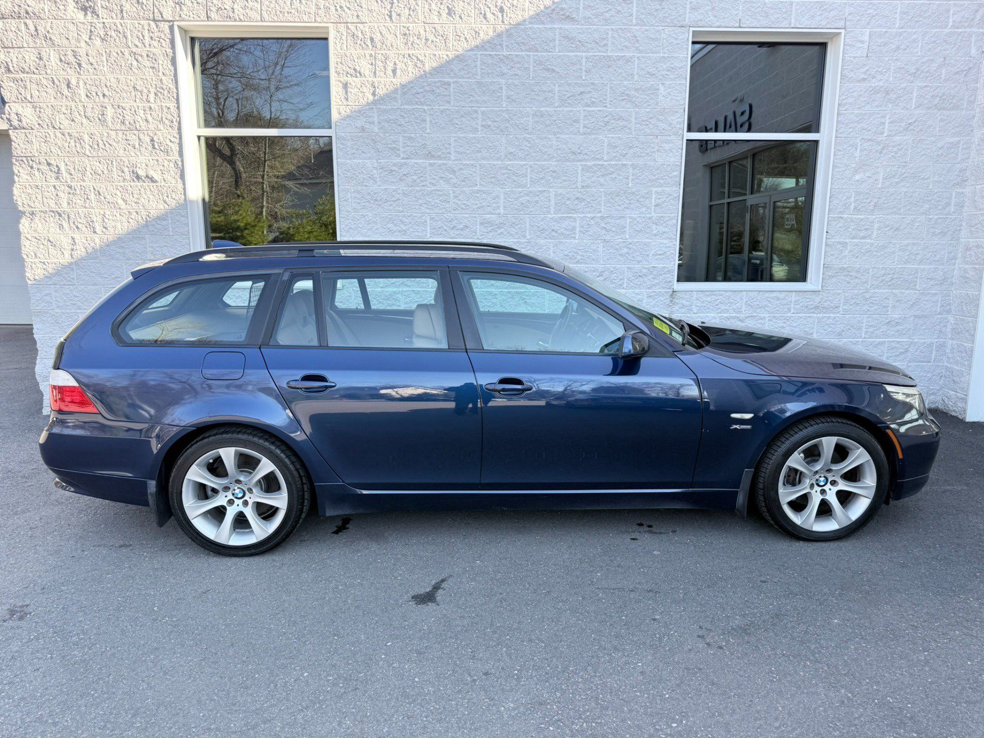 Used 2009 BMW 535i xDrive Wagon AWD/4WD image 31