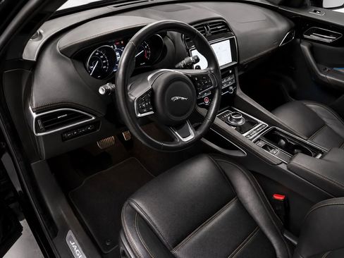 Used 2019 Jaguar F-PACE Prestige AWD/4WD image 9