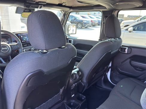 Used 2024 Jeep Wrangler Unlimited Rubicon image 33