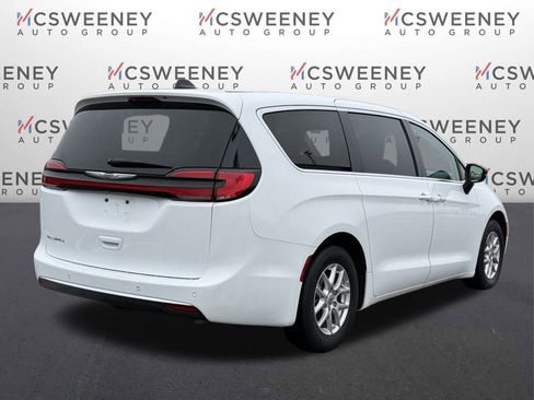Used 2024 Chrysler Pacifica Touring-L image 5