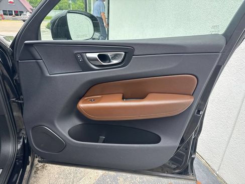 Used 2018 Volvo XC60 T5 Momentum w/ Vision Package AWD/4WD image 22
