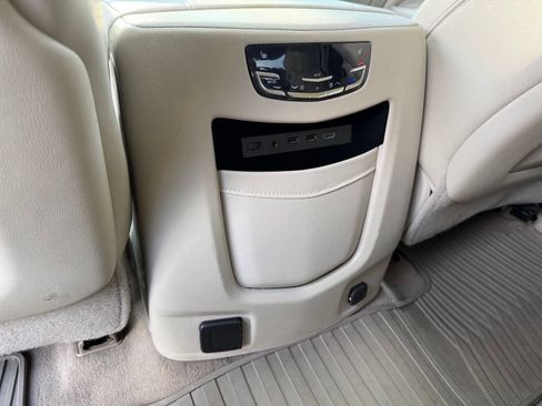 Used 2018 Cadillac Escalade Premium Luxury AWD/4WD image 9