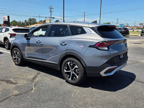Used 2025 Kia Sportage EX FWD image 9