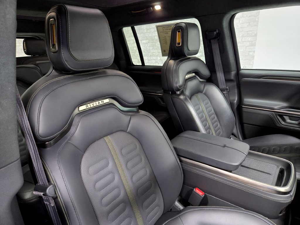 Used 2025 Rivian R1S Adventure Dual AWD/4WD image 54