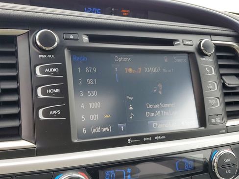 Used 2019 Toyota Highlander SE image 13