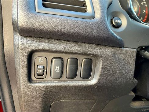 Used 2014 Mitsubishi Outlander Sport SE AWD/4WD image 32