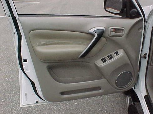 Used 2002 Toyota RAV4 4WD image 23