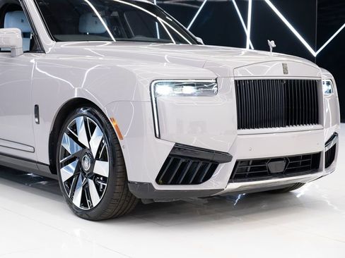 Used 2025 Rolls-Royce Cullinan AWD/4WD image 5