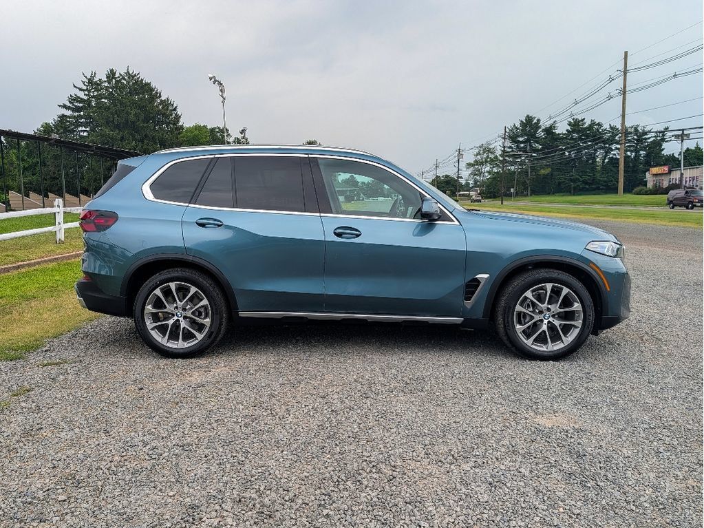 Used 2026 BMW X5 xDrive40i w/ Premium Package AWD/4WD image 4