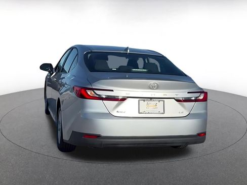 Used 2025 Toyota Camry LE image 11