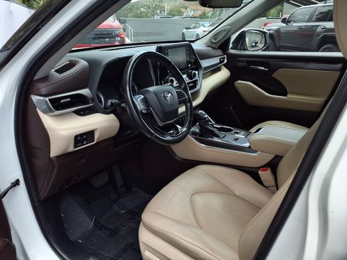 Used 2020 Toyota Highlander Limited FWD image 14