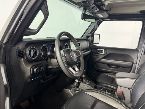 Used 2023 Jeep Wrangler Unlimited Sahara image 24