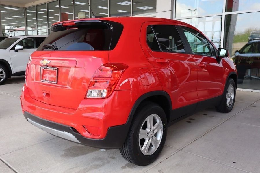 Used 2020 Chevrolet Trax LS w/ Tint and Cruise Package FWD image 9