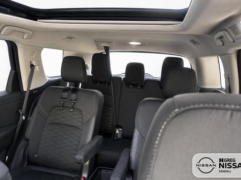 Used 2024 Nissan Pathfinder SV w/ SV Premium Package FWD image 8