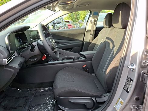 Used 2026 Hyundai Elantra SE FWD image 14