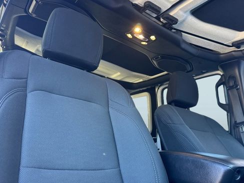 Used 2019 Jeep Wrangler Unlimited Sport S image 27