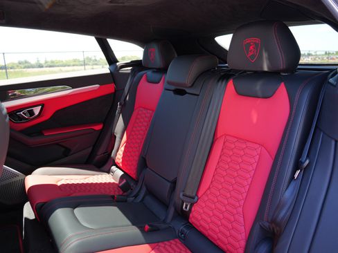 Used 2019 Lamborghini Urus AWD/4WD image 21