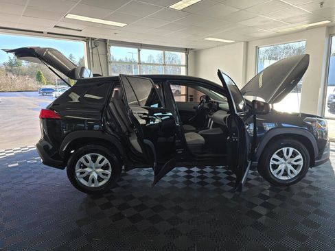 Used 2022 Toyota Corolla Cross L image 17
