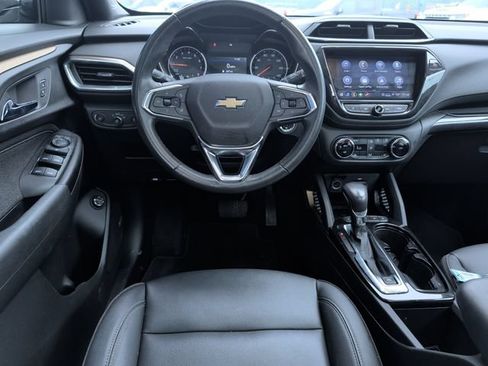 Used 2022 Chevrolet TrailBlazer ACTIV w/ Sun and Liftgate Package FWD image 2
