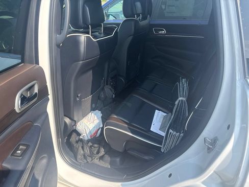 Used 2016 Jeep Grand Cherokee Overland w/ Advanced Technology Group AWD/4WD image 14