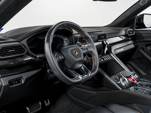 Used 2022 Lamborghini Urus AWD/4WD image 13