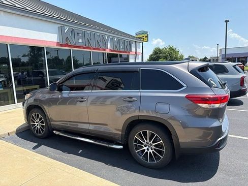 Used 2018 Toyota Highlander SE AWD/4WD image 13