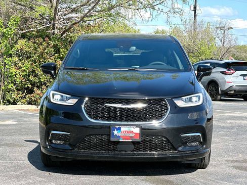 New 2026 Chrysler Pacifica Select FWD image 10