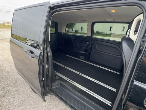 Used 2018 Mercedes-Benz Metris Passenger image 22