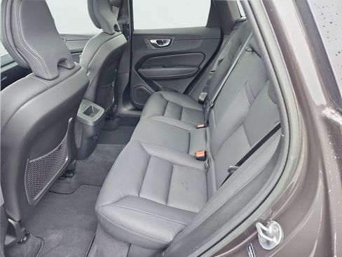 Used 2023 Volvo XC60 B5 Plus w/ Climate Package AWD/4WD image 35