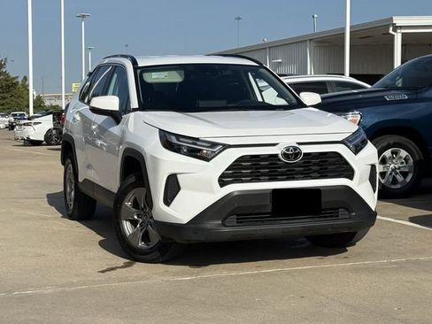 Used 2025 Toyota RAV4 XLE FWD image 2