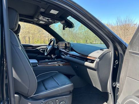 Used 2024 Cadillac Escalade ESV Premium Luxury image 41