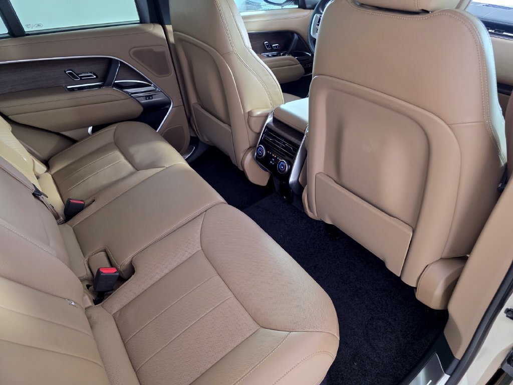 Used 2025 Land Rover Range Rover SE AWD/4WD image 26