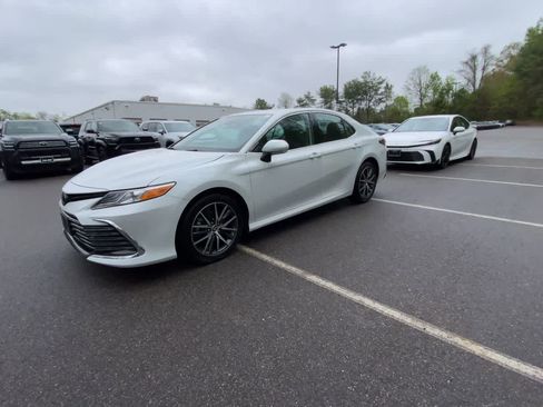 Used 2024 Toyota Camry XLE w/ Navigation Package AWD/4WD image 9