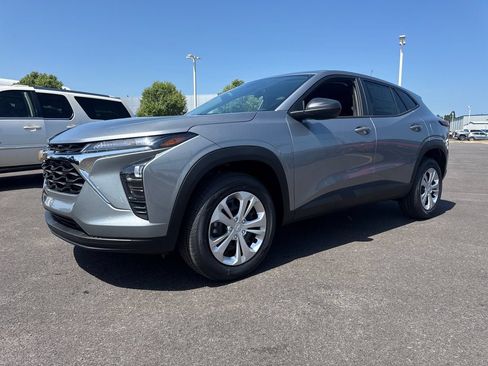 New 2026 Chevrolet Trax LS w/ Driver Confidence Package FWD image 2