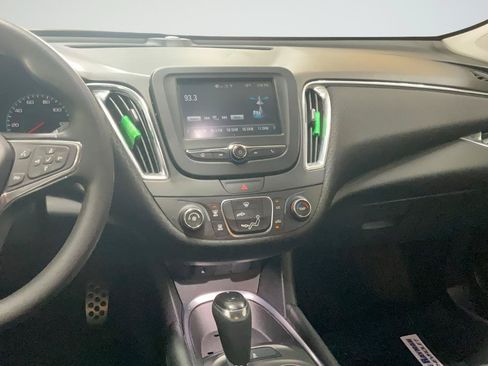 Used 2017 Chevrolet Malibu LT FWD image 15