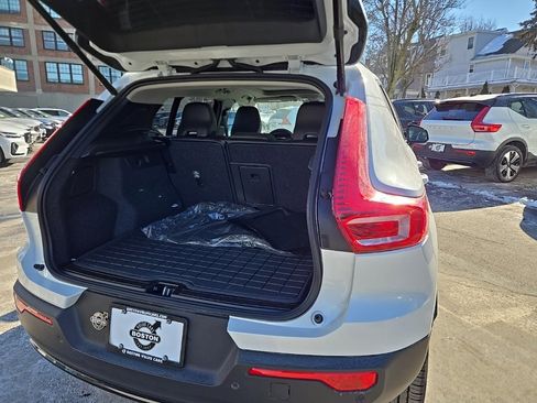 Certified 2024 Volvo XC40 B5 Core image 6