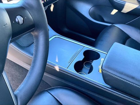 Used 2021 Tesla Model Y Long Range image 12