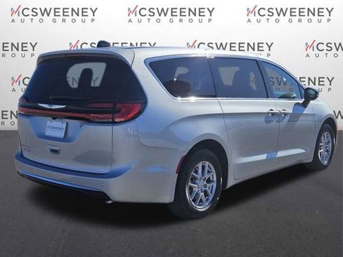 New 2026 Chrysler Pacifica Select image 5